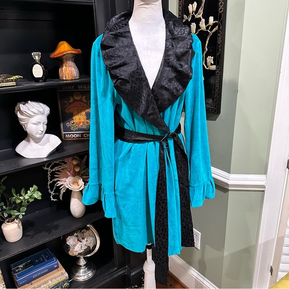 Betsey Johnson Intimates Teal Robe with Leopard Satin Trim – Size
